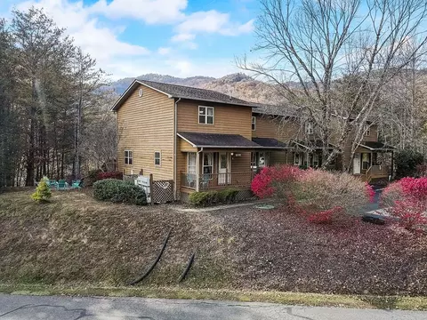 151 Country Club Dr UNIT 1, Whittier, NC 28789