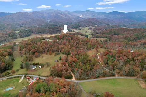 444 Cowee School Rd, Franklin, NC 28734