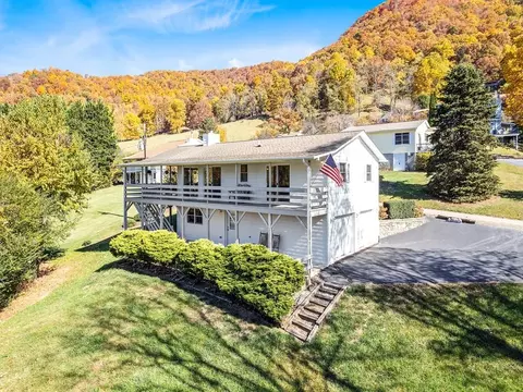 75 Hollow Dr, Maggie Valley, NC 28751