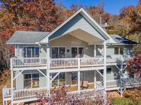 25 Garden Springs Way, Franklin, NC 28734