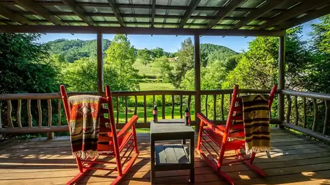 97 Hougie Heaven Ln, Franklin, NC 28734