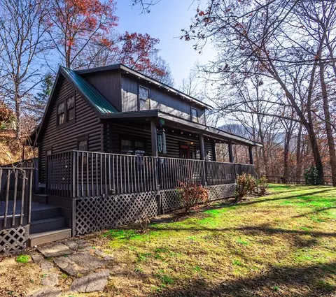 121 Oak Hill Dr, Bryson City, NC 28713