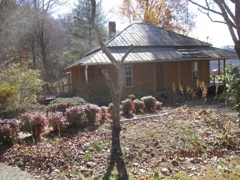662 Ollies Creek Rd, Robbinsville, NC 28771