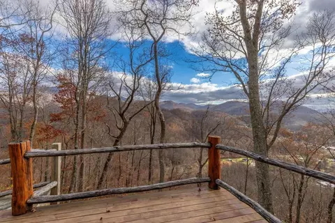 223 Choke Berry Rdg, Sylva, NC 28779