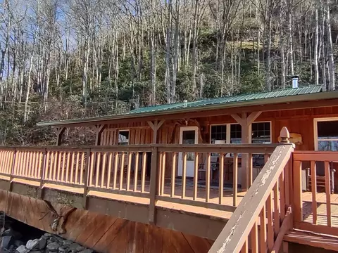 297 Lori Ln, Whittier, NC 28789
