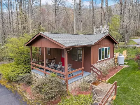 277 Twinbrook Ln, Maggie Valley, NC 28751