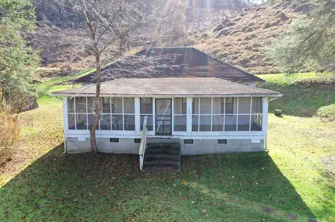 2881 Old Cullowhee Rd, Sylva, NC 28723