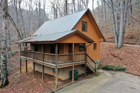 1447 N Country Club Dr, Cullowhee, NC 28723