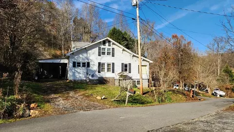50 Locust St, Bryson City, NC 28713