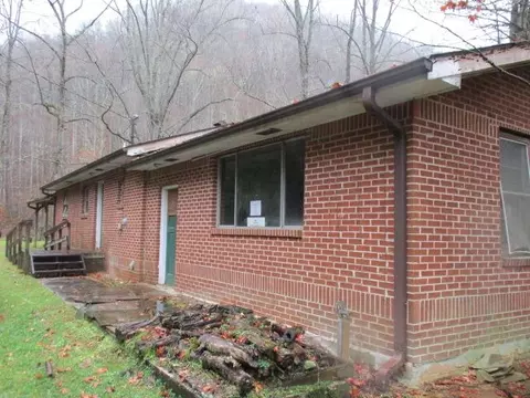 335 Gassaway Rd, Bryson City, NC 28713