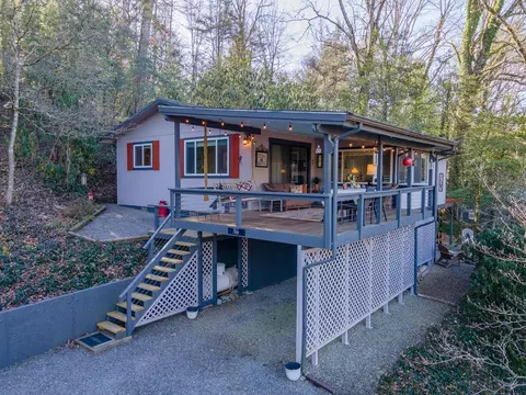 766 Zurich Cir, Franklin, NC 28734