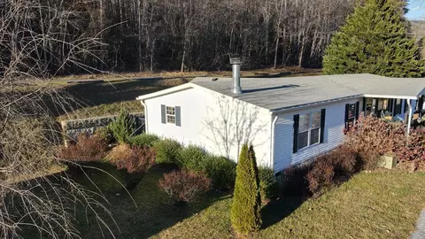 Exterior - 262 Chickamauga Cir, Sylva, NC 28779 photo 4 of 6