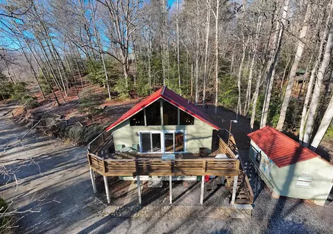 1060 Riverside Dr, Whittier, NC 28789
