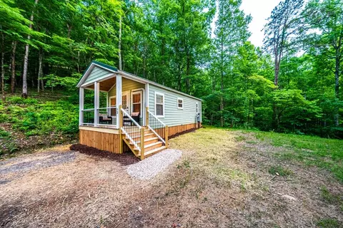 20 Bear Oat Trl, Franklin, NC 28734