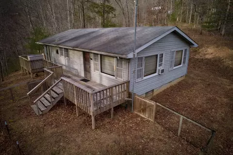77 Loves Ln, Almond, NC 28702