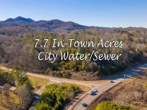 530 Iotla St, Franklin, NC 28734