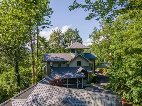 5 Sunset Rdg, Whittier, NC 28789