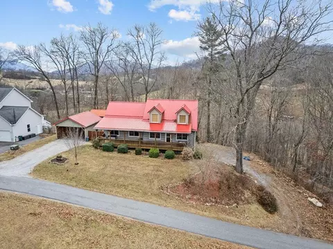 255 Loop Rd, Clyde, NC 28721 photo 2