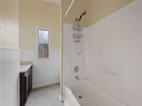 Bath - 556 Old Cove Rd, Sylva, NC 28779 photo 2 of 2