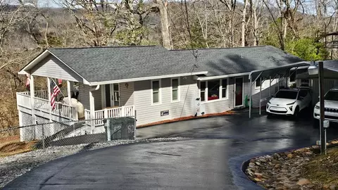 82 Park Ridge Dr, Franklin, NC 28734
