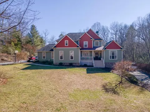 162 Riverwood Dr, Franklin, NC 28734