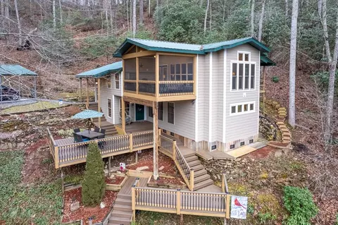 205 Brigadoon Br, Whittier, NC 28789