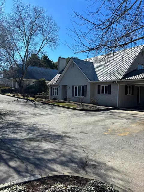 37 Georgia Rd, Franklin, NC 28734