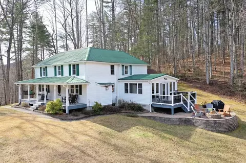 44 Mountain Farm Ln, Tuckasegee, NC 28783