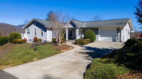 304 Indian Trl, Franklin, NC 28734
