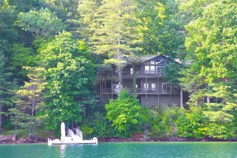 628 Lake Shore Dr, Topton, NC 28781