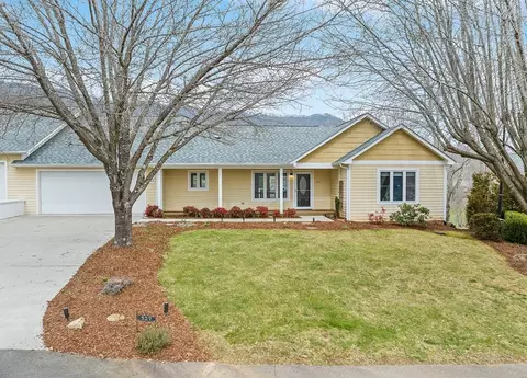 527 Cardinal Ln, Waynesville, NC 28786