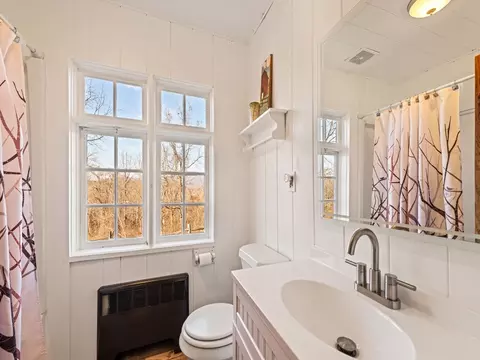 Bath - 45 Windiridge Dr, Canton, NC 28716 photo 2 of 2