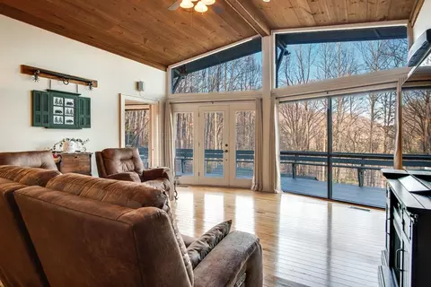 355 Bartram Trl Rd, Franklin, NC 28734