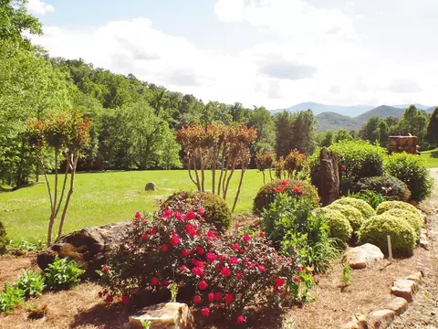 2 Stonebrook Heights, Franklin, NC 28734