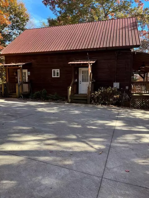 61 Misty Hill Ln, Franklin, NC 28734