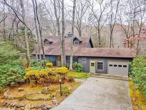 33 Red Cedar Ct, Sapphire, NC 28774