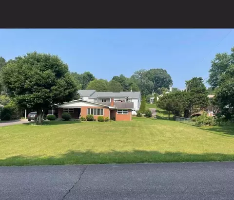 65 Hurst Cir, Franklin, NC 28734
