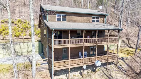 601 Parkway Dr, Maggie Valley, NC 28751