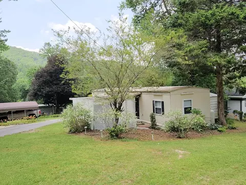 3610 Apt 21 Highlands Rd, Franklin, NC 28734