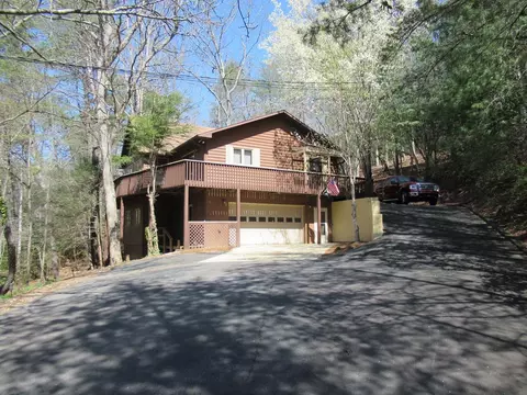 204 Highland Woods Dr, Franklin, NC 28734