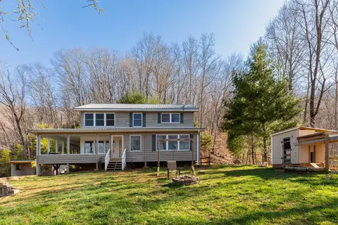 365 Roy Bodine Trl, Franklin, NC 28734