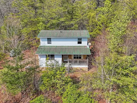 1062 Mountain Laurel Dr, Franklin, NC 28734