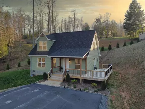 44 English Walnut Ln, Sylva, NC 28779