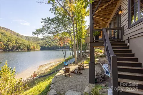 571 Harbor Rdg, Tuckasegee, NC 28783