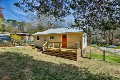 11 Teaberry Ln, Franklin, NC 28734