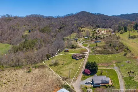 135 Plank Rd, Canton, NC 28716