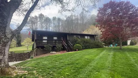52 Sugar Loaf Rd, Sylva, NC 28779