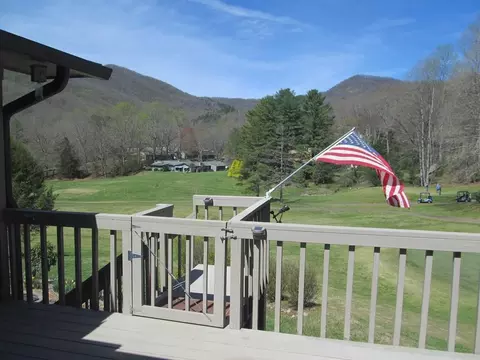 40 Fairway Knl, Franklin, NC 28734