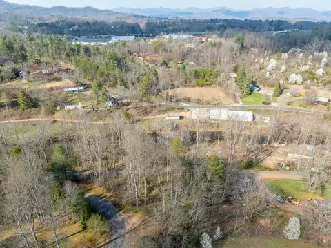 1 Longwood Drive, Franklin, NC 28734