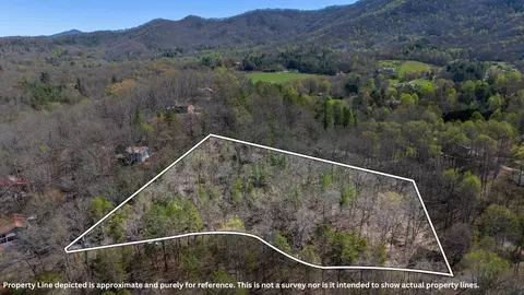 129 Imperial Dr, Franklin, NC 28734
